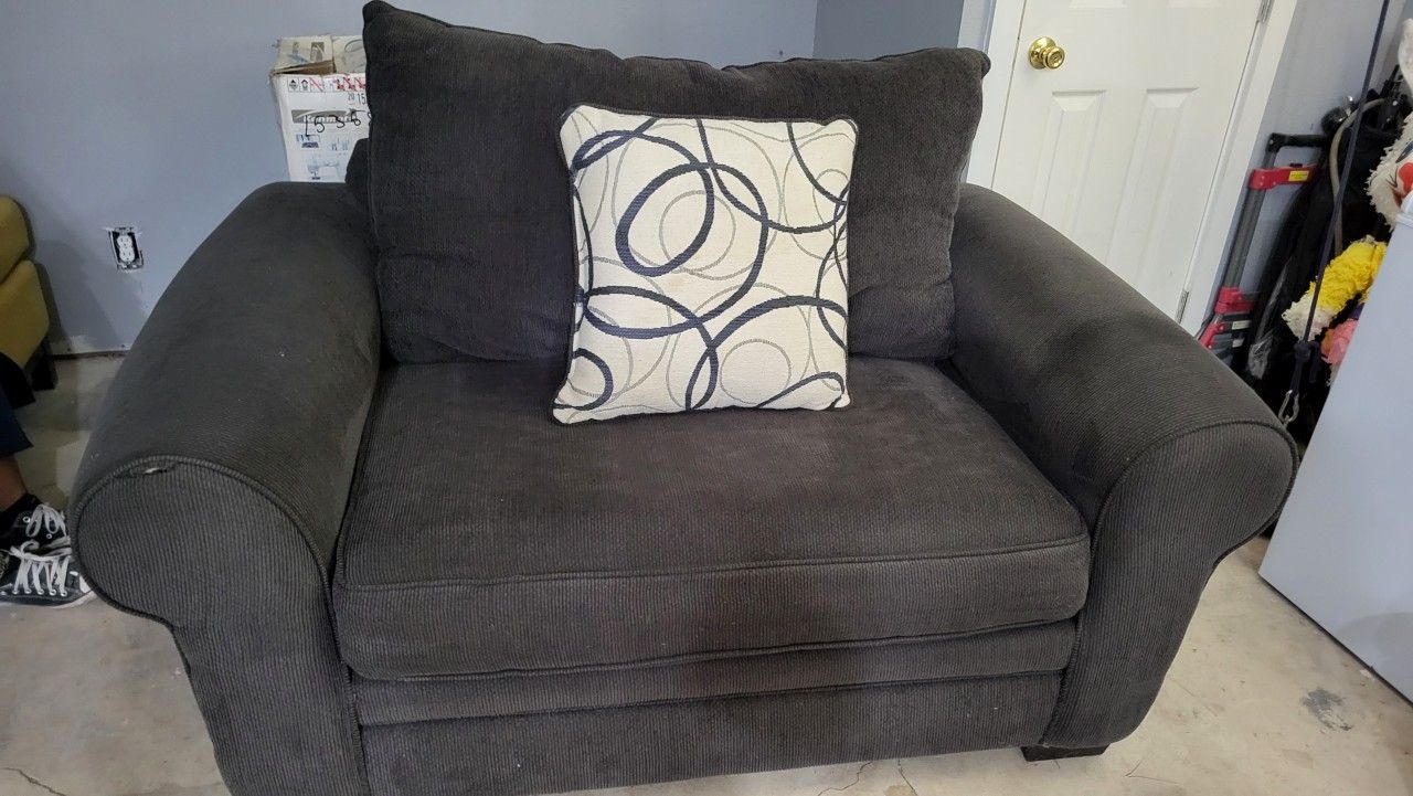 Oversize Chair 60"