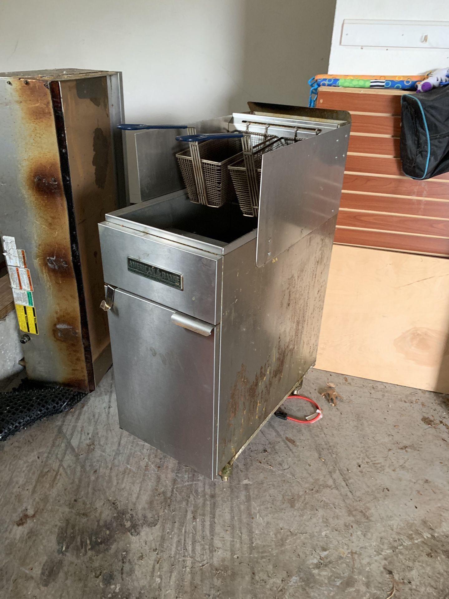 Deep fryer commercial