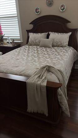 Comforter new full/queen (Best Offer)