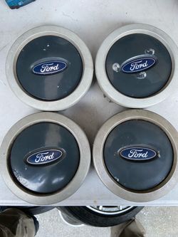 Ford expedition 03-06 Oem center wheel caps