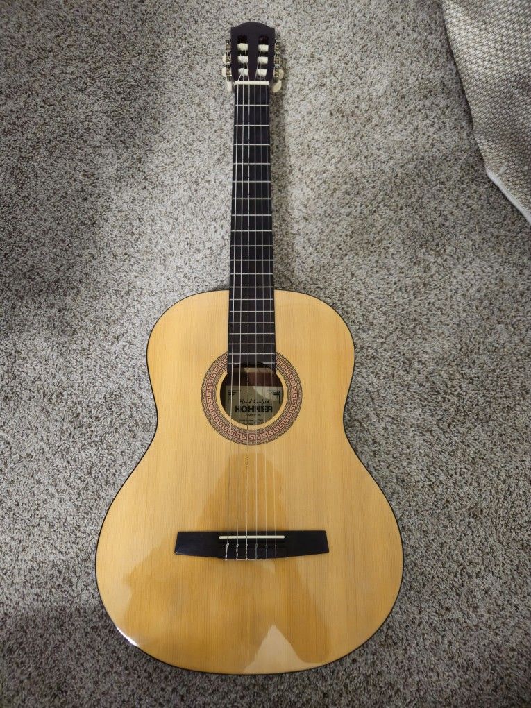 Hohner Hc06 Guitar w/case