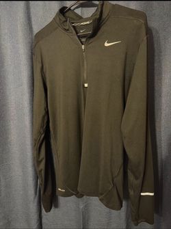 Men’s Nike Black 1/2 Zip Medium