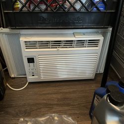 GE Box A/C for windows with remote control
