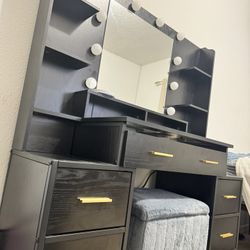 Vanity Set With Chair 