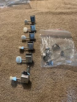 Deluxe vintage electric guitar tuners with bushings and screws