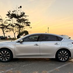 Selling 2017 Nissan Altima