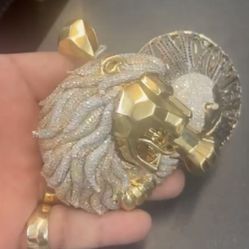 10k Gold Lion Charm Diamonds 