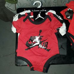 Air Jordan 0-3 Month Bodysuit 3pk