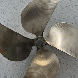 ACME 381 13.5 X 17.5 V L 1 1/8th Boat Prop 