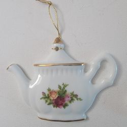 3 ROYAL ALBERT TREE ORNAMENTS 1962