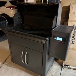 TRAEGER SILVERTON XL PELLET GRILL SMOKER USED 