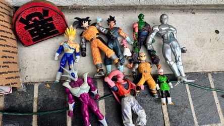 DRAGON BALL Z ACTION FIGURES