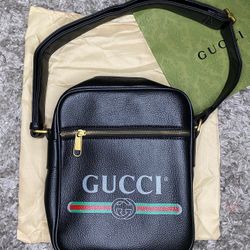 Gucci Shoulder Bag - Barely Used -  Black Friday Sale . Take 10% Off 