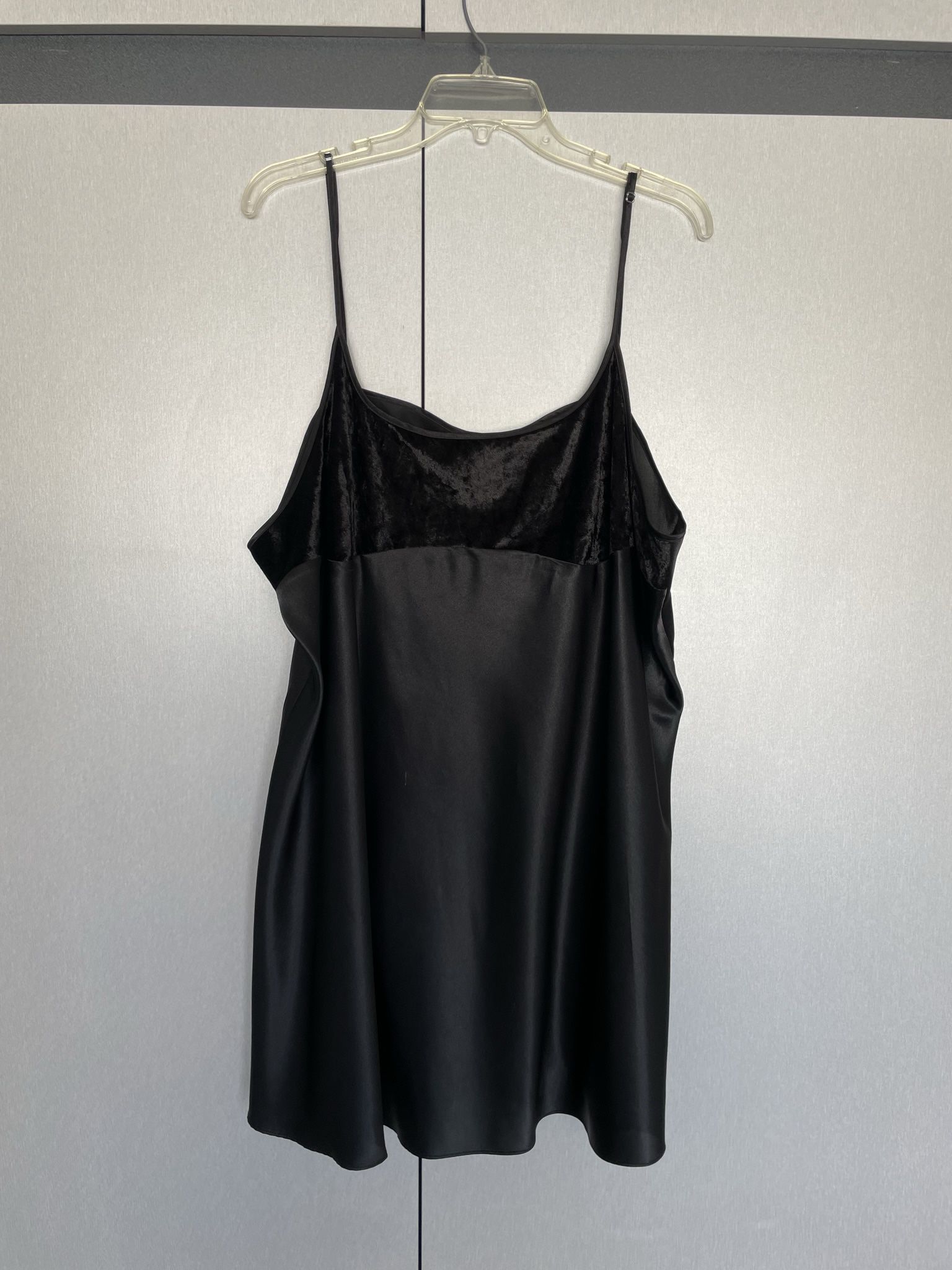 Black Satin/Velvet Nightgown Size 3X