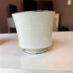 Vintage Grand Victoria “Love Lisa” Japan Fine China Tea Cups – Set of 2
