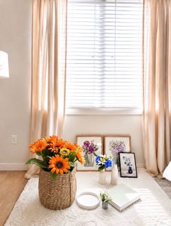 Home Decor, Faux Sunflower plants, tray & book sets, 2 sets ceramic vases, 2 faux flowers & 3 Printing Flowers w/ frame, ❤️Good condition.