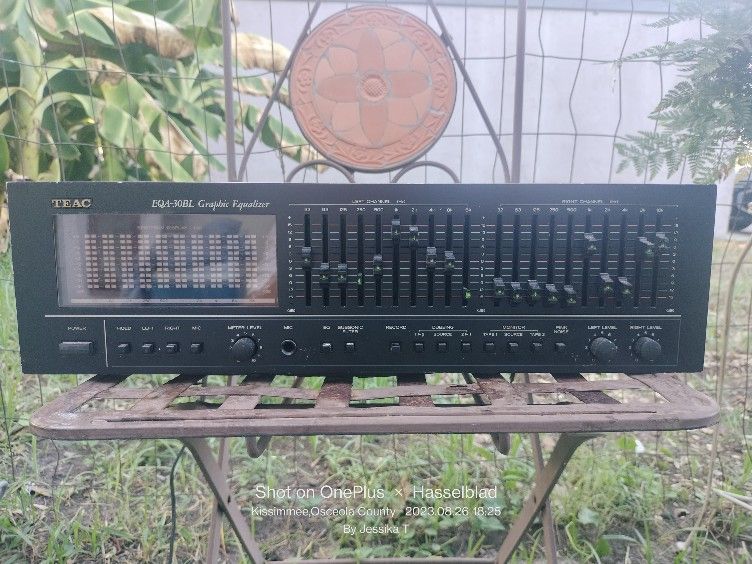 Teac EQA-30BL 10 Band Stereo Graphic Equalizer/spectrum analyzer