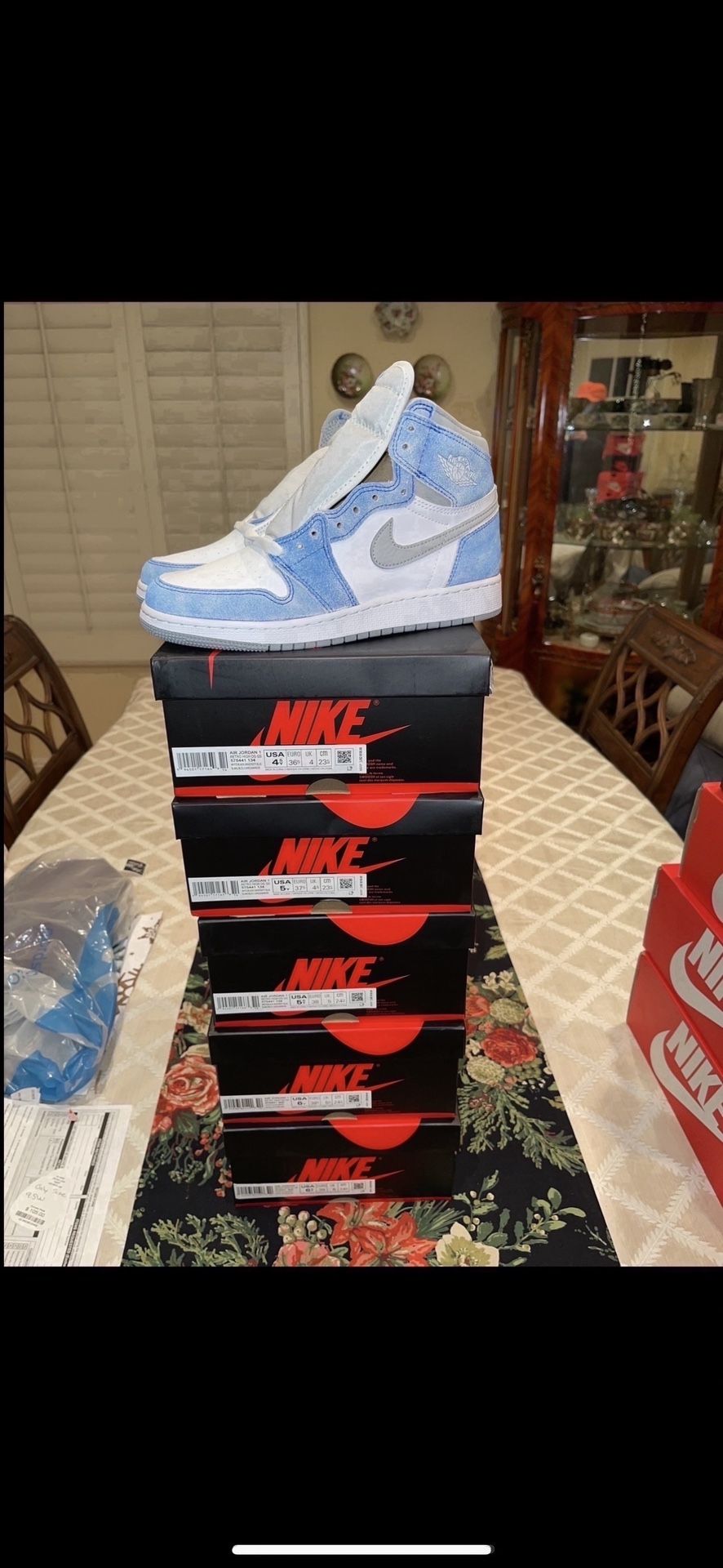 Air Jordan 1 High Hyper Royal GS Size 6 BRAND NEW