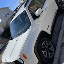White 2016 Jeep Renegade Latitude 