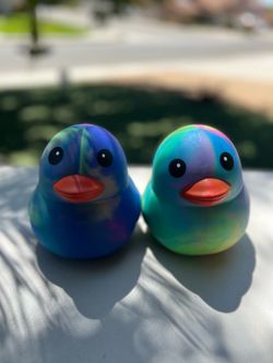 Sqeeezy tie-die Ducks
