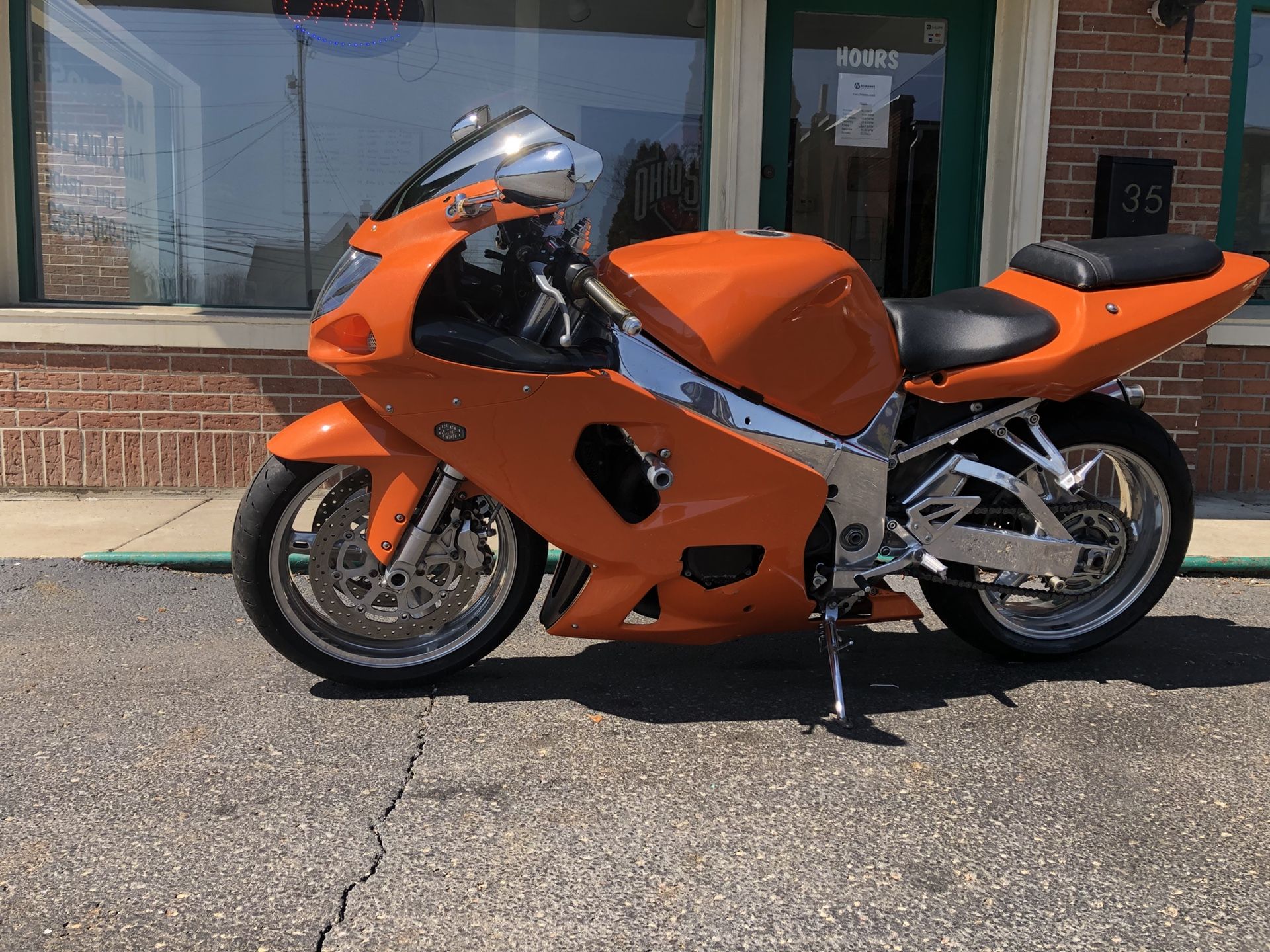 Custom 01 Gsxr 750 Chromed OUT!! So clean
