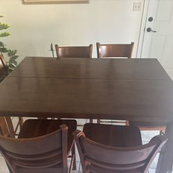 Dining table Fits 6