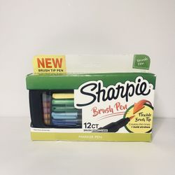 New Sharpie Brush tip Pen set Of 12 Markers with Soft Black case