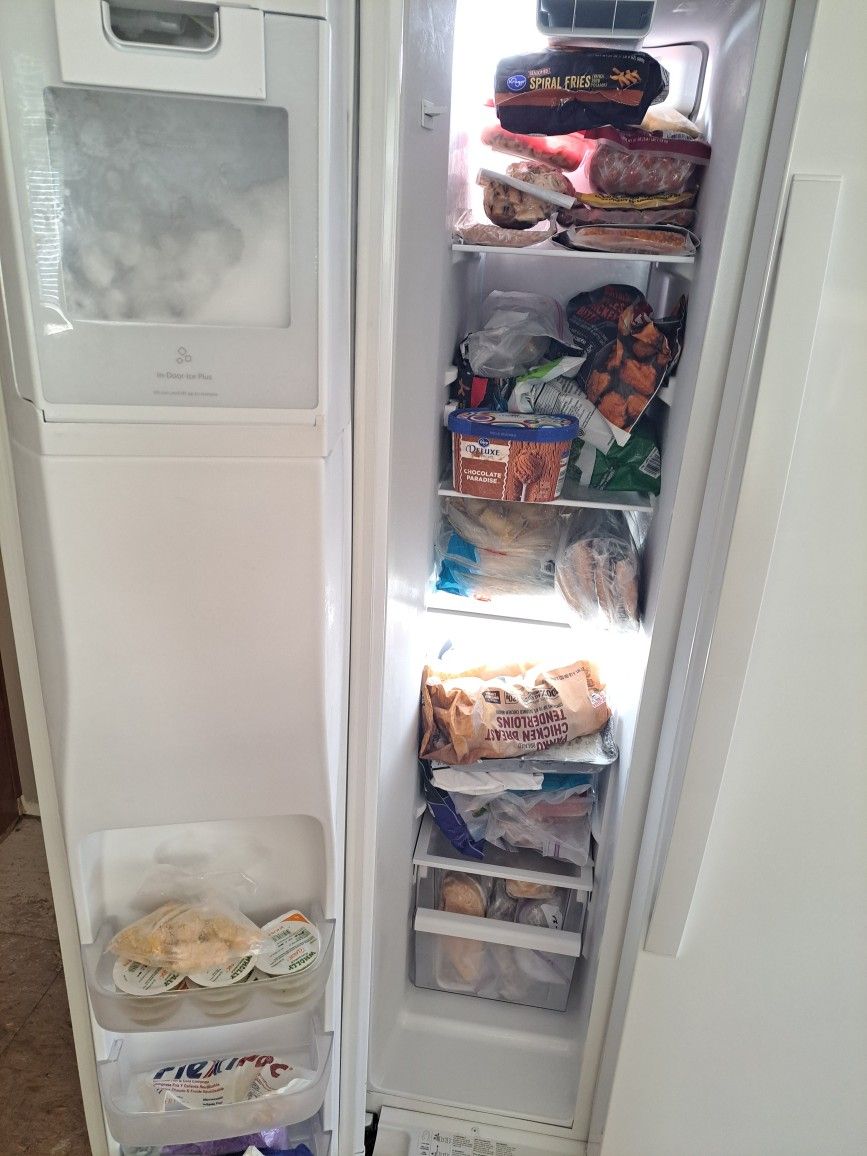 Whirlpool Counter Depth Fridge for Sale in Lynnwood, WA OfferUp