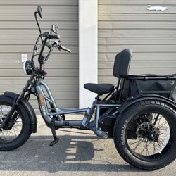 MEETONE Tour Dual Motor Dual Battery Electric Trike 2400 Watts Peak 130 Miles Range 