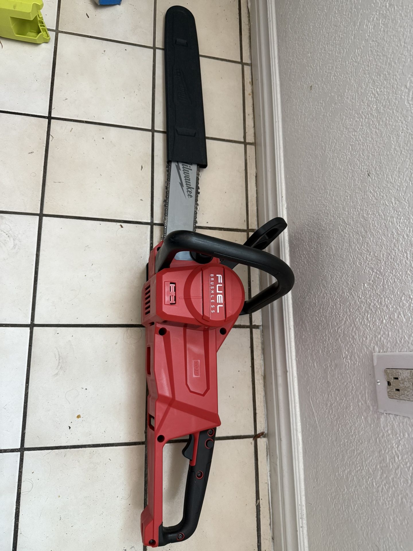 Milwaukee M18 Fuel Brushless Chainsaw 16in