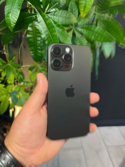 iPhone 15 Pro Max - Unlocked - 256GB