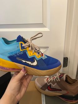 Basketball shoes size 7Y