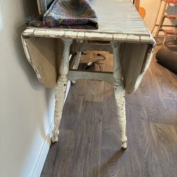 Shabby Chic round double drop leaf table
