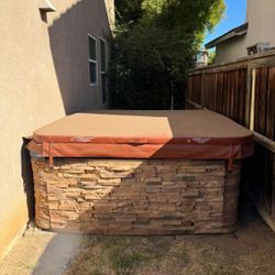 Sundance / L.A. Spas 6–7 Person Hot Tub – Fully Functional, Stereo + Multi-Jet