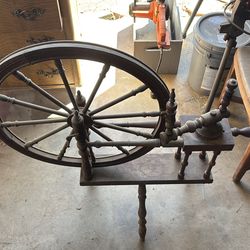 Spinning wheel antique