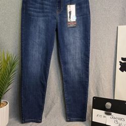 Celebrity Pink Curvy Mid-Rise Jeans