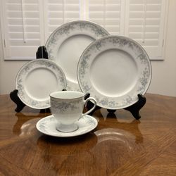 77 Piece Noritake Limerick Fine China Set