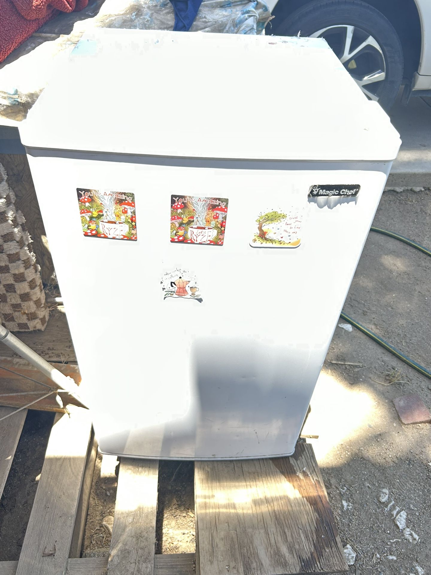 Magic chef Mini-fridge With Freezer Used