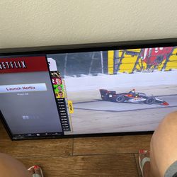 Vizio 43 Smart TV. $40
