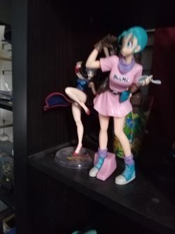 Bulma and çhi chi statue figures