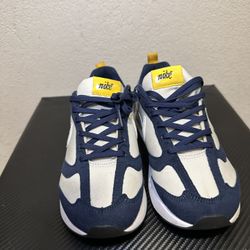 Nike Kids AIR Max Dawn Off Grey/Blue Size 5Y