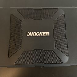 Kicker Hideaway 8" Sub with integrated 150 W Amp