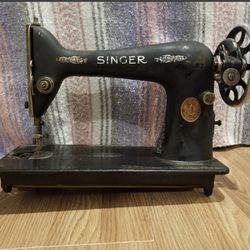 1931 Singer Sewing Machine With Mounts
