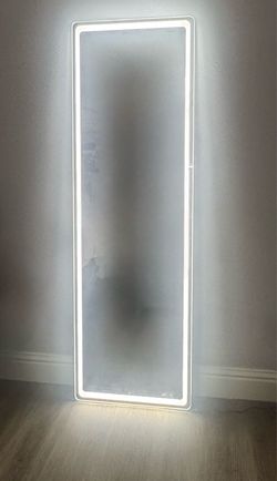 LED STAND UP MIRROR