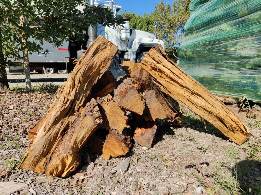 Firewood Bundles Of Large Piece And Pallets For Sale