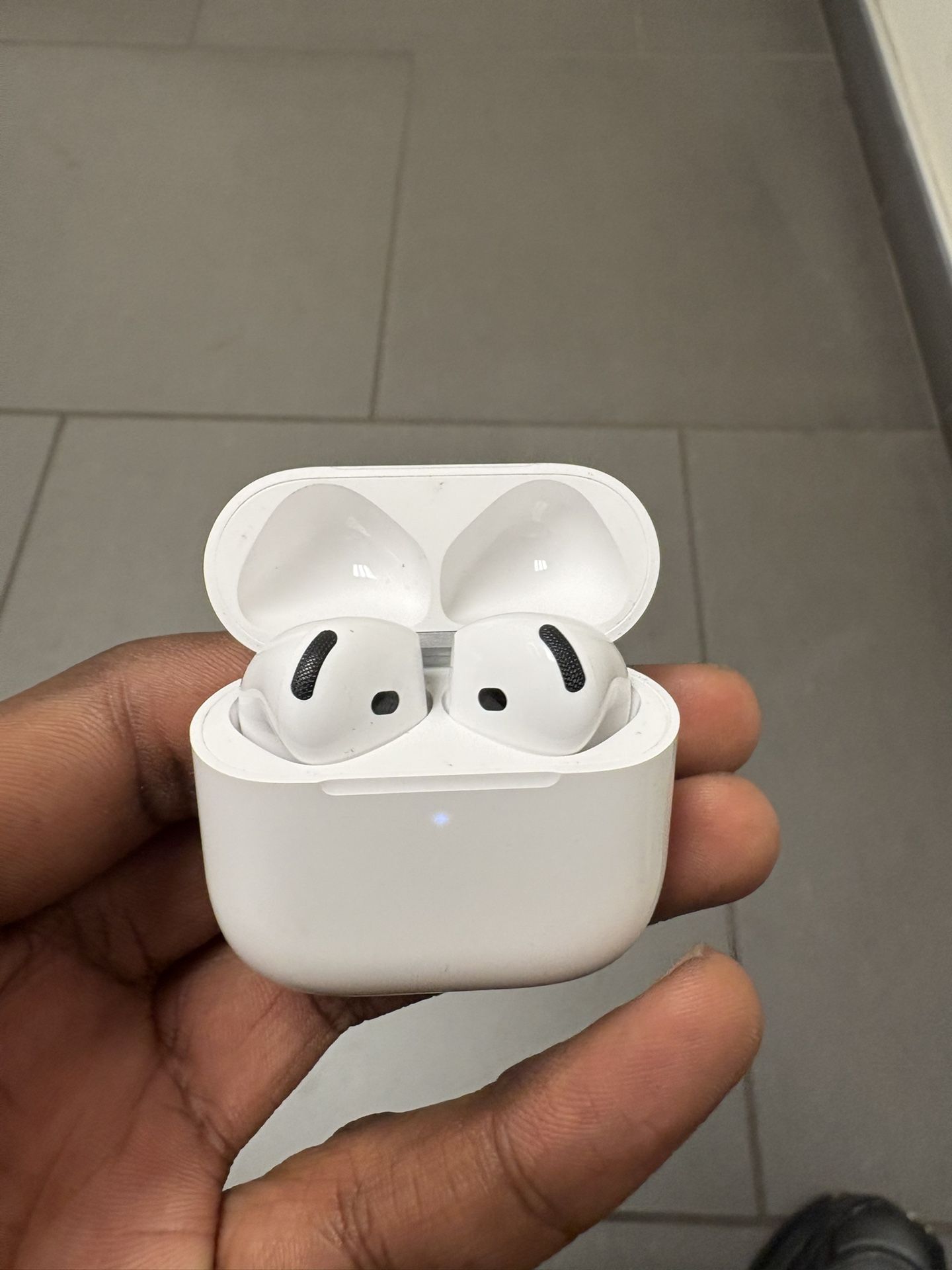 AirPod 4s