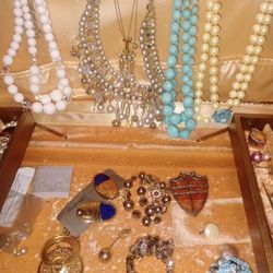 vintage costume jewelry 