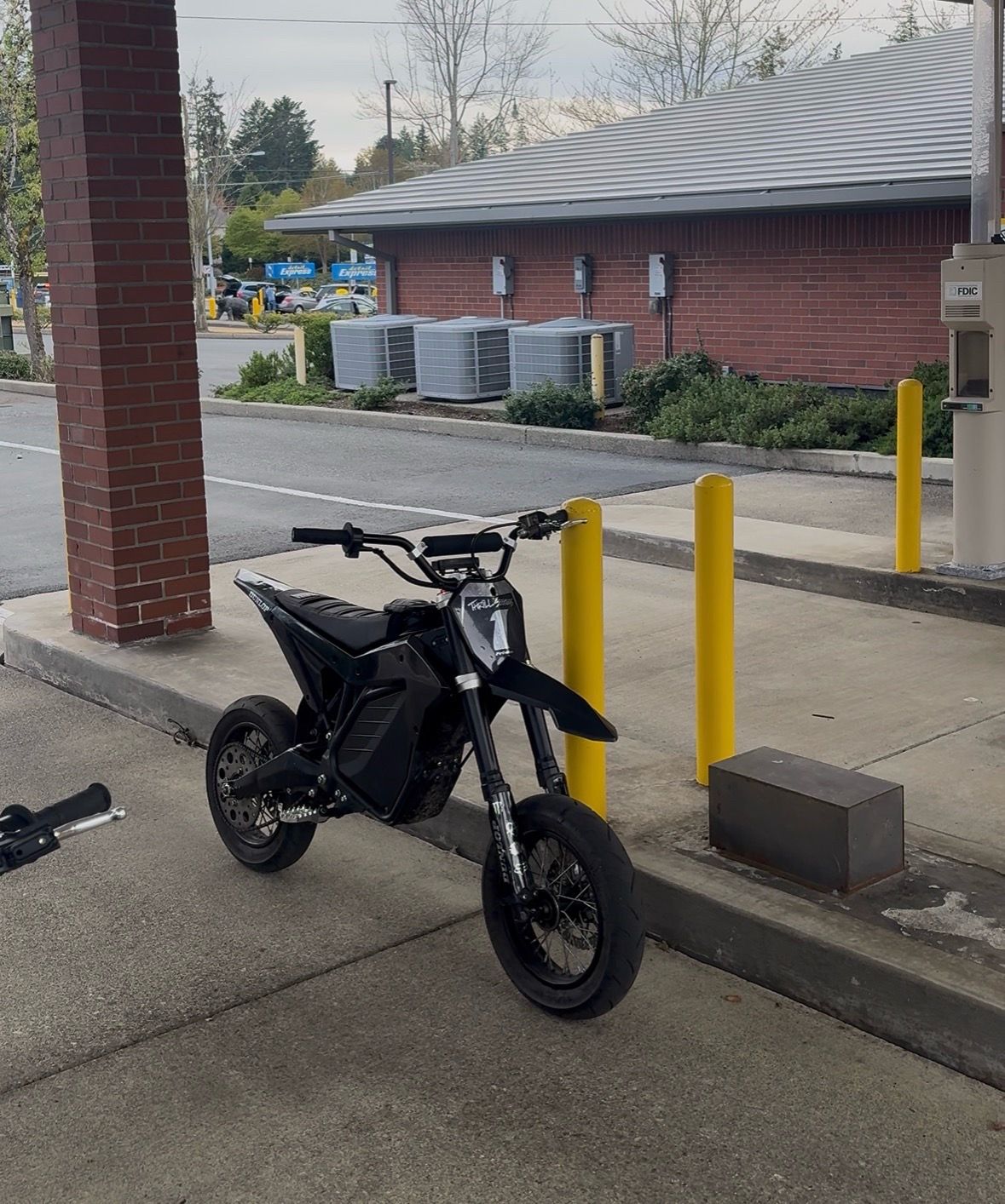 Yellow Rtr Lite Etm rtr lite for Sale in Renton, WA - OfferUp