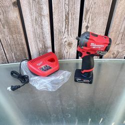 Milwaukee M12 Fuel 12 Volt 3/8” Stubby Impact Wrench w/ 3.0Ah Battery and Charger / NEW