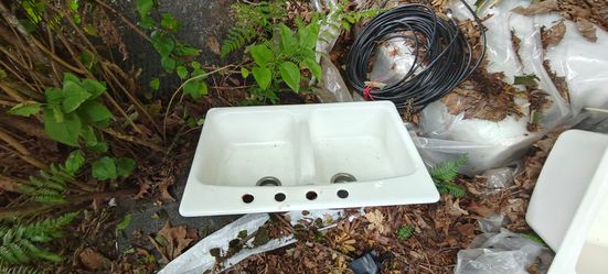 Cast Iron Sink.33x22